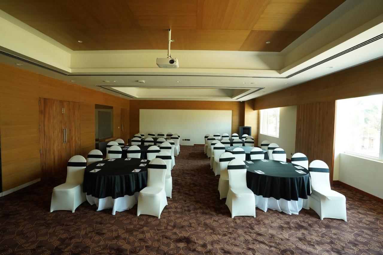 Manjeera Sarovar Premiere Hotel Rajahmundry Ngoại thất bức ảnh