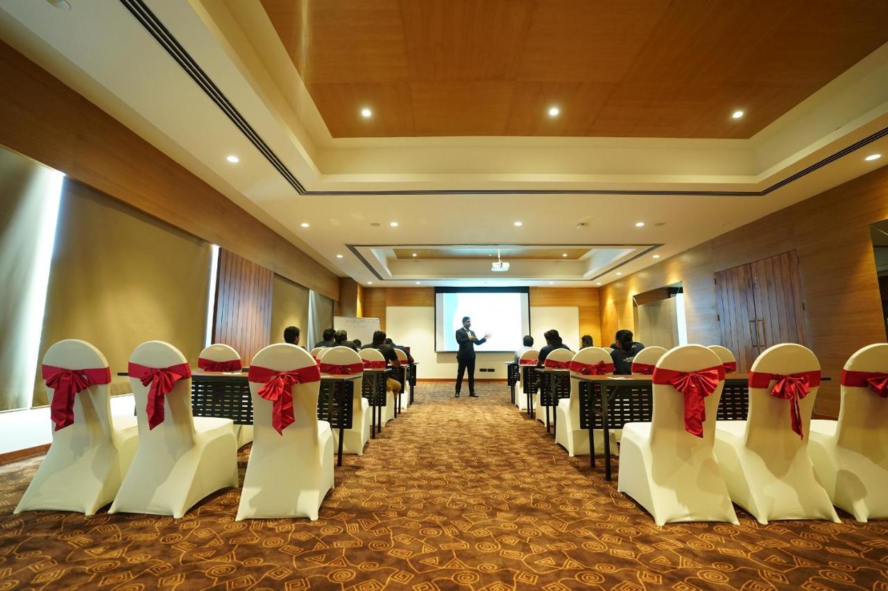Manjeera Sarovar Premiere Hotel Rajahmundry Ngoại thất bức ảnh