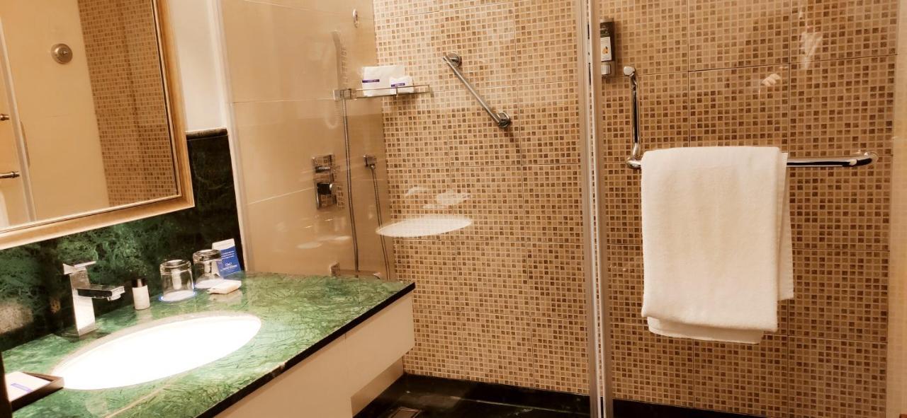 Manjeera Sarovar Premiere Hotel Rajahmundry Ngoại thất bức ảnh