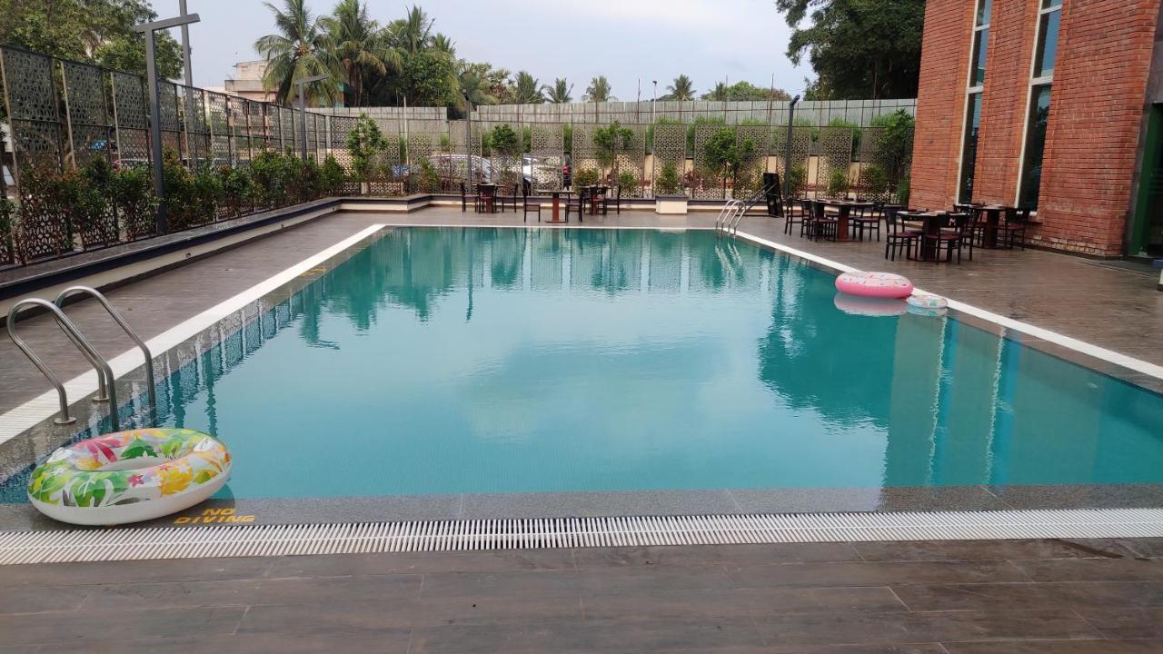 Manjeera Sarovar Premiere Hotel Rajahmundry Ngoại thất bức ảnh