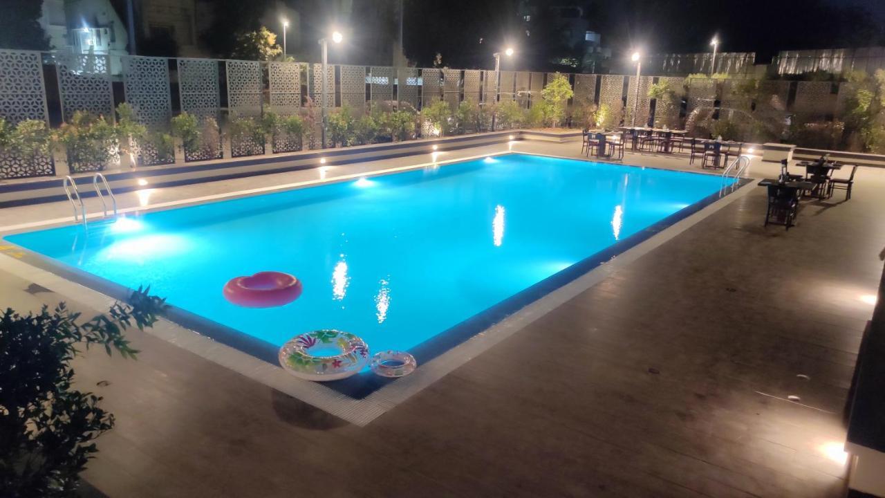 Manjeera Sarovar Premiere Hotel Rajahmundry Ngoại thất bức ảnh
