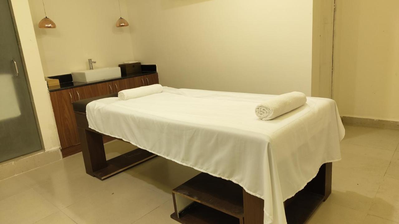 Manjeera Sarovar Premiere Hotel Rajahmundry Ngoại thất bức ảnh